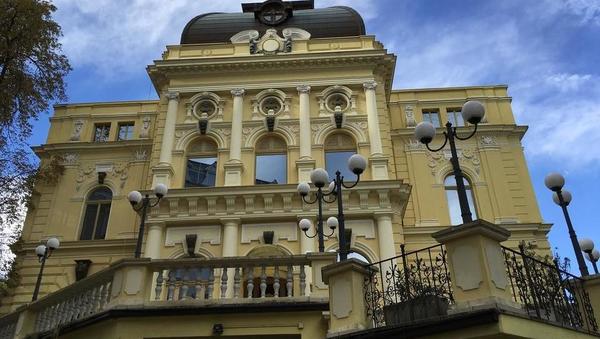 Hotel, vila v Opatiji, vila nad Otočcem – kaj vse gre iz slabe banke na SDH
