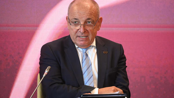Minister Šircelj: Ne bomo še nižali nobenih dajatev na energente. Kaj hoče gospodarstvo? thumbnail
