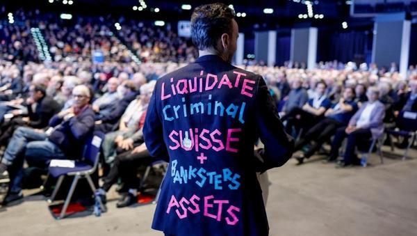 Zadnje srečanje delničarjev Credit Suisse: šefu Lehmannu je “res žal” za to, kar se je zgodilo
