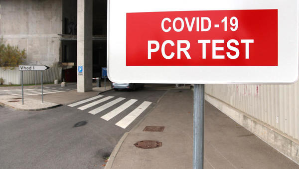 Vzorce na PCR-testiranje pošiljajo v tujino, cena pa 35 evrov, nižja kot pri nas thumbnail
