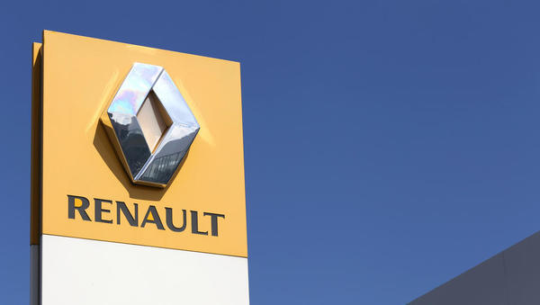 Renault okrepil prodajo, Nissan pa ne