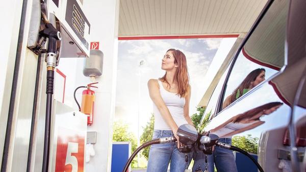 Kakšne bodo cene bencina in dizla, če vlada ne poseže v trošarine