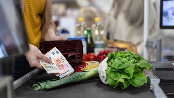 Raziskava ECB: Inflacijska pričakovanja porabnikov v šestih evrskih državah novembra nižja