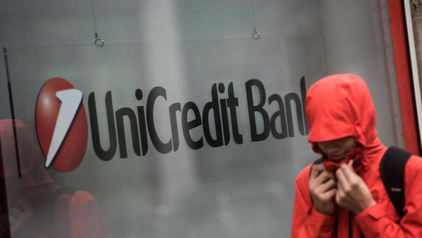 Bloomberg: Unicredit bi lahko odpustila do 10 tisoč zaposlenih