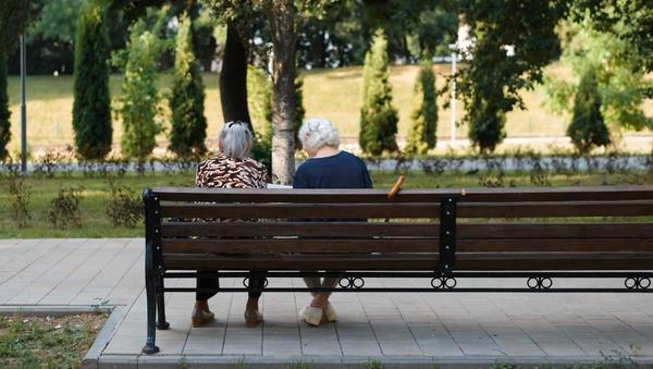 Pokojninska reforma: kaj predlaga minister Mesec in kaj ekonomisti