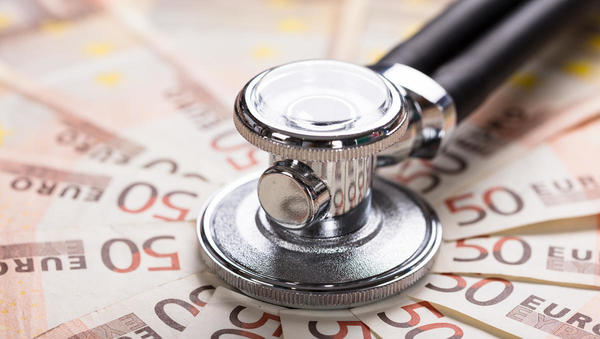 Plača družinskega zdravnika 10 evrov neto na uro, v ambulanti za neopredeljene pa 80 evrov