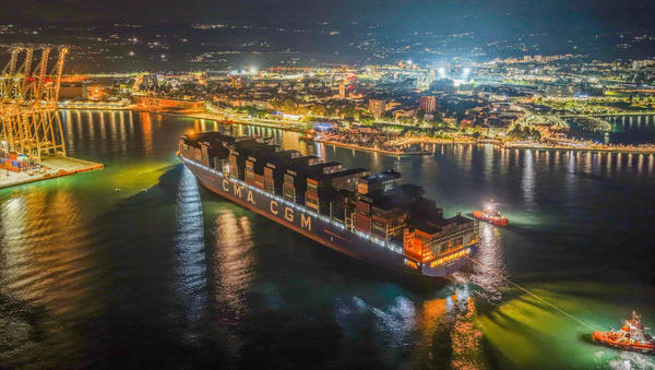 Obkoljena Luka Koper: tretji največji kontejnerski ladjar na svetu vstopa v Luko Rijeka