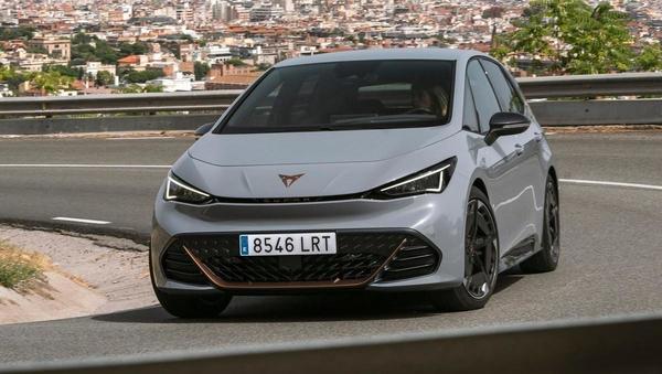 Februarja smo kupili več bencinskih in dizelskih avtov in precej manj električnih