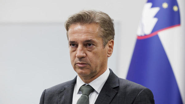 Vlada: božičnica mora biti do 18. decembra; v najslabših firmah letos 160 evrov