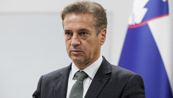 Ministra Katič in Poklukar odstopila, Golob ostaja