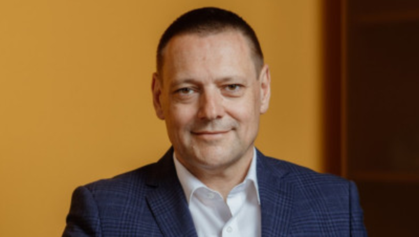 Toni Balažič razbija mite o FMCG in trgovini v intervjuju