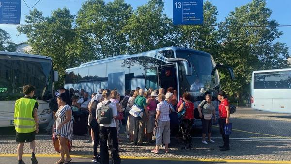 Moja avantura: kako sem potovala z busom, polnim upokojencev z zastonj kartami