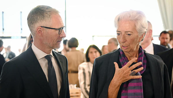 Sprostitve pri kreditiranju: ECB se bojuje proti inflaciji, Banka Slovenije pa jo spodbuja?