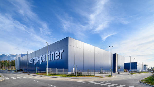 Cargo-partner z japonskim lastnikom stavi na strateški položaj Luke Koper in logističnega centra na Brniku