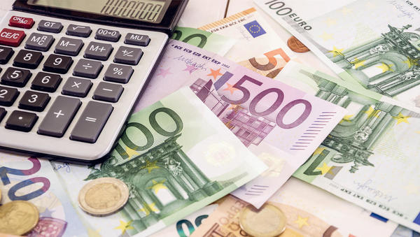 Bliža se januar in novi obvezni zdravstveni prispevek. Kakšne so težave pri pripravah