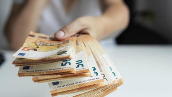 Sodišče EU: večji del direktive o minimalnih plačah ostaja v veljavi, razveljavljeni dve določbi