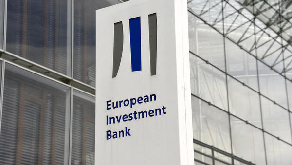 Top službe: EIB, Gurs, SID banka, Novartis, Domel, Guardiaris …