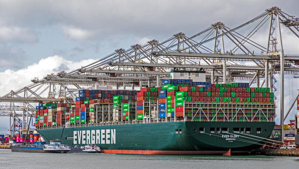 V Rotterdamu bodo priklop ladij na elektriko omogočili leta 2026. Kako kaže v Luki Koper?