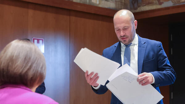 V ŽIVO Vrtovec: Pričakujem, da bodo pri Postojni že ta konec tedna delali tudi ponoči