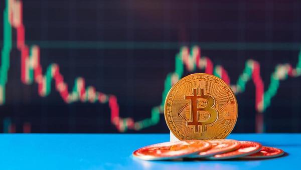 Kripto ostal brez regulative: dolgoročna vizija in bitcoin navzdol
