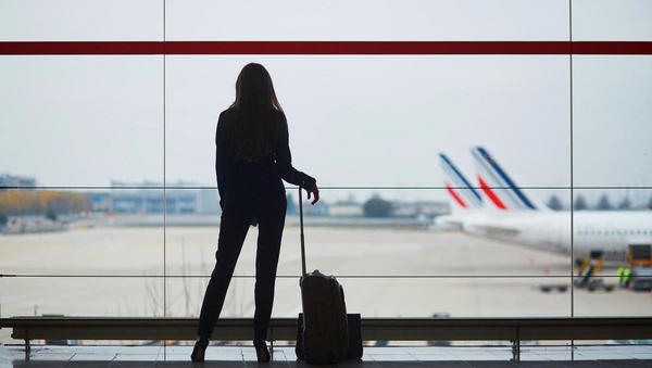 Bo zaračunavanje ročne prtljage na letalih končno prepovedano?
