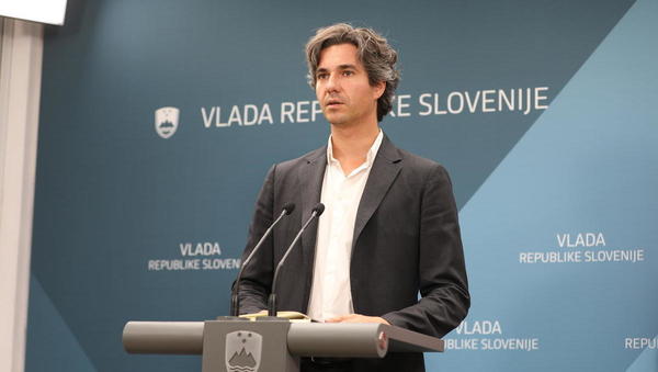 Pogajanja o ZDR-1 neuspešna: na vlado jutri neusklajeni predlog ministrstva
