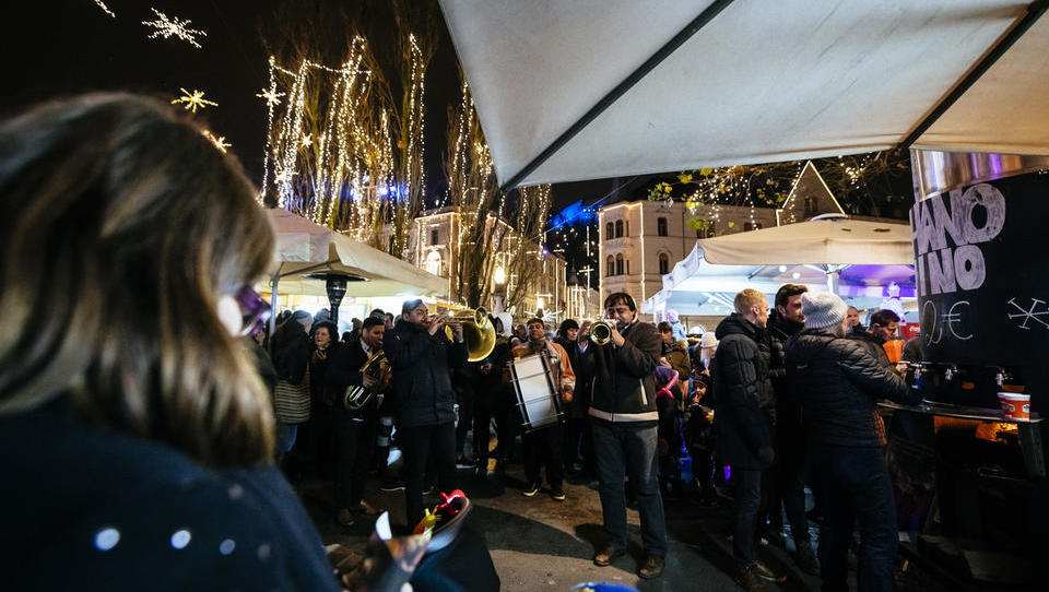 Spomini Na Predkoronski As Kako Zapravljivi So Bili Tuji Turisti V