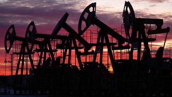 Opec+ je potrdil manjšo proizvodnjo nafte. Kako in zakaj se je na to odzval trg