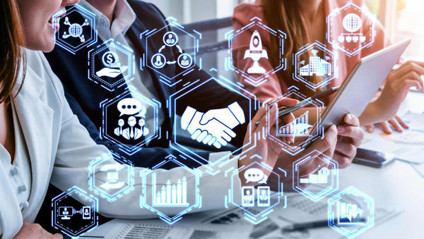 Startupi: Od prodajnih platform, e-polnilnic do embalažnih rešitev