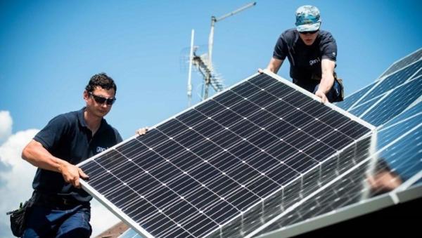 Sončne elektrarne: kako smo v Sloveniji in po svetu dodajali nove zmogljivosti in kam gremo?