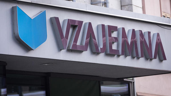 Visoka rast delnice Vzajemne? Prevzema še nekaj časa ne gre pričakovati