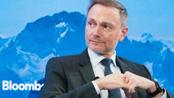 Odločitev ustavnega sodišča je v nemške javne finance navrtala 60-milijardno luknjo