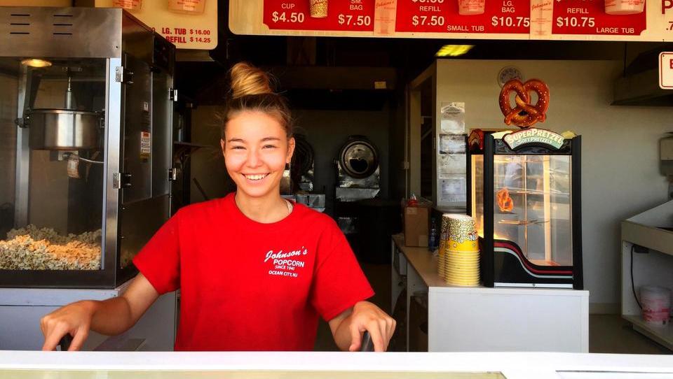 Pustila sem faks in odšla v ZDA prodajat kokice