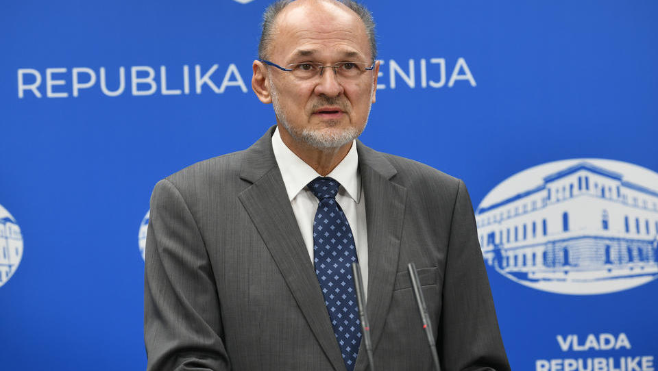 Kacin zapoveduje: za merjenje temperature boste rabili tečaj