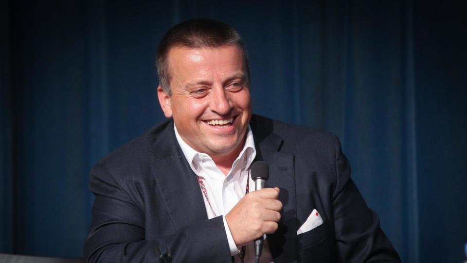 Zaščitna oprema: sklenjenih za 181 milijonov evrov pogodb, kdo bo dobavljal, po kakšnih cenah in kdaj