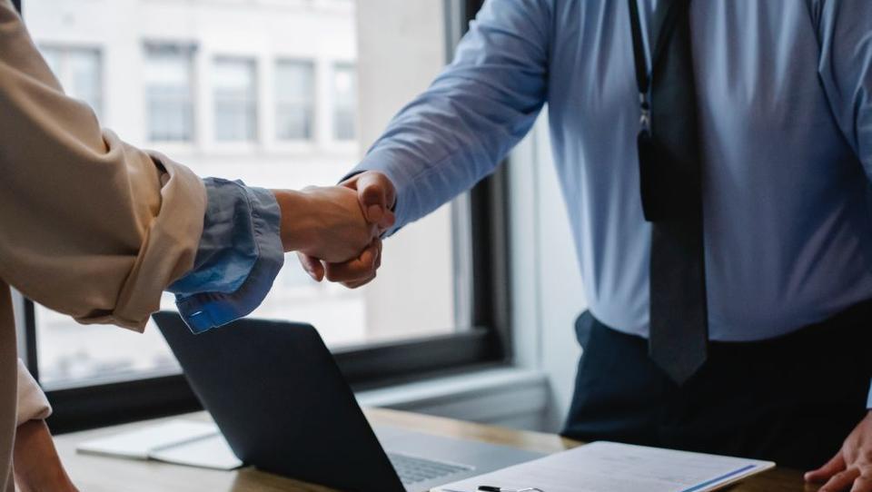 S faktoringom pri Gorenjski banki si podjetja izboljšajo likvidnostni tok