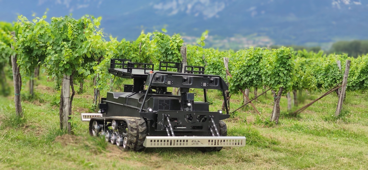 Po avtomobilih brez voznika prihaja traktor brez traktorista