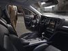 AUTOMATIC GEARBOX, BLUE LIGHTING ATMOSPHERE, CENTER CONSOLE, DASHBOARD, OPEN DOOR, SCREEN, SOLAR COPPER, UPHOLSTERY, URBAN LANDSCAPE, WOMAN