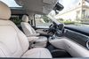 Die neue Mercedes-Benz V-Klasse – V 300 d (Kraftstoffverbrauch kombiniert 6,1-5,9 l/100 km, CO2-Emissionen kombiniert 161-155 g/km), Exterieur, Ausstattungslinie AVANTGARDE, Selenitgrau metallic // The new Mercedes-Benz V-Class – V 300 d (combined fuel co