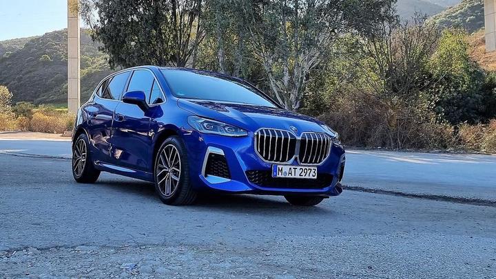 Nekdaj sporni BMW oborožen do vratu vozi v izginjajoč razred Nekdaj sporni BMW oborožen do vratu vozi v izginjajoč razred