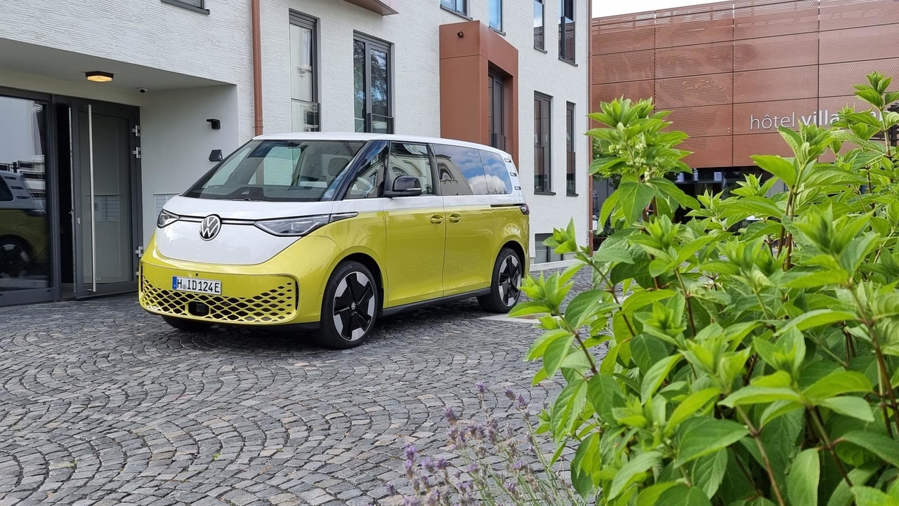 Prvi električni kombi VW bo letos odpeljalo sto Slovencev