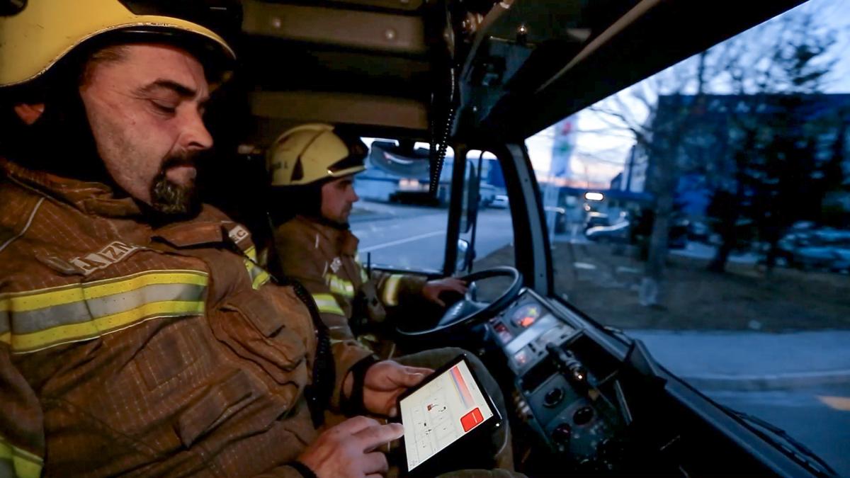 Aplikacija, ki upošteva intervencijske izkušnje, tudi gasilske