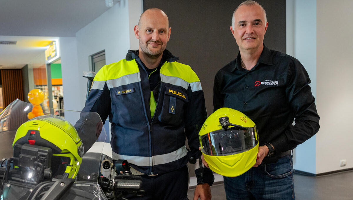 Zakaj so londonski policisti opremljeni s slovenskimi brisalci za čelade motoristov 