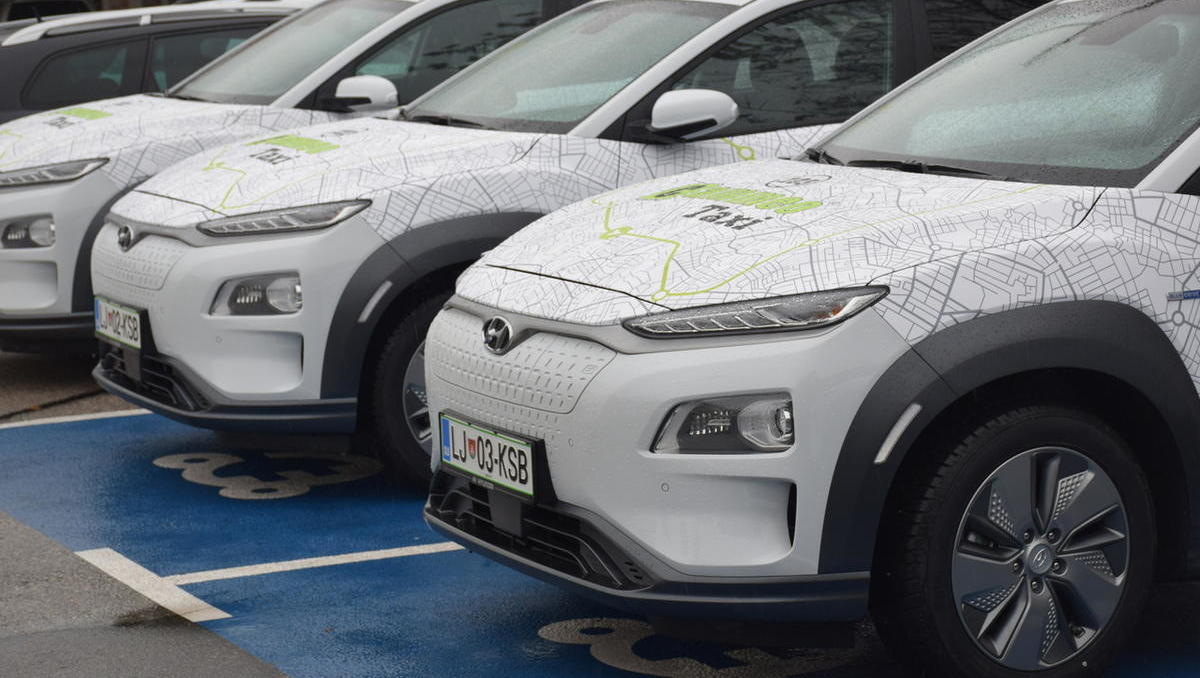 Zakaj se ljubljanskemu taksistu splača vlagati v električne avtomobile?