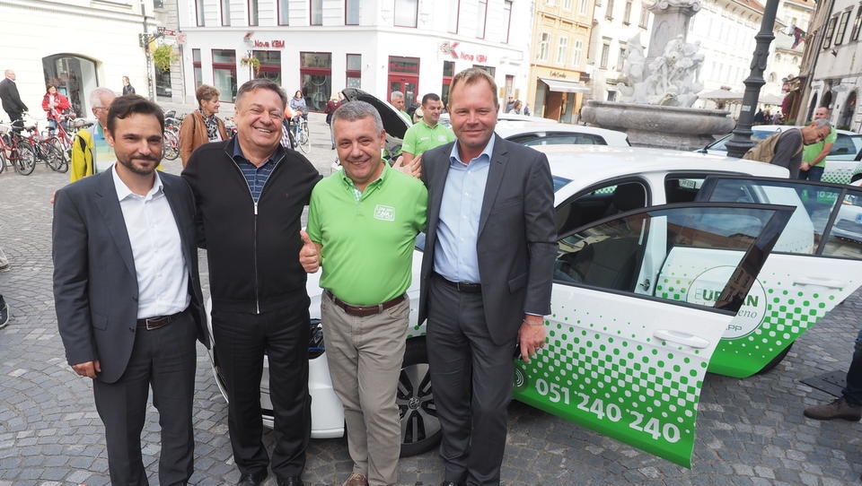 (video) LPP in Janković v boj proti ljubljanskim taksistom še z 20 električnimi golfi
