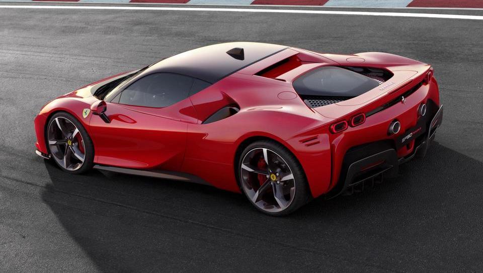 Tektonski premiki pri Ferrariju: elektrika in štirikolesni pogon
