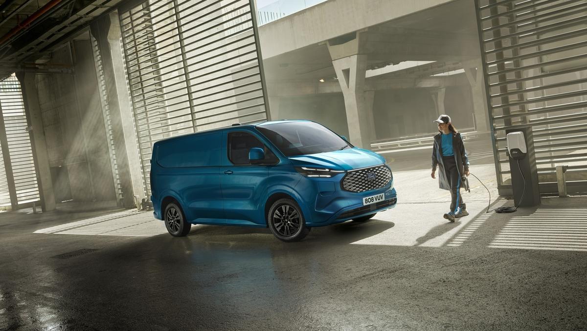 Ford e-transit custom razkrit tudi v serijski izvedbi