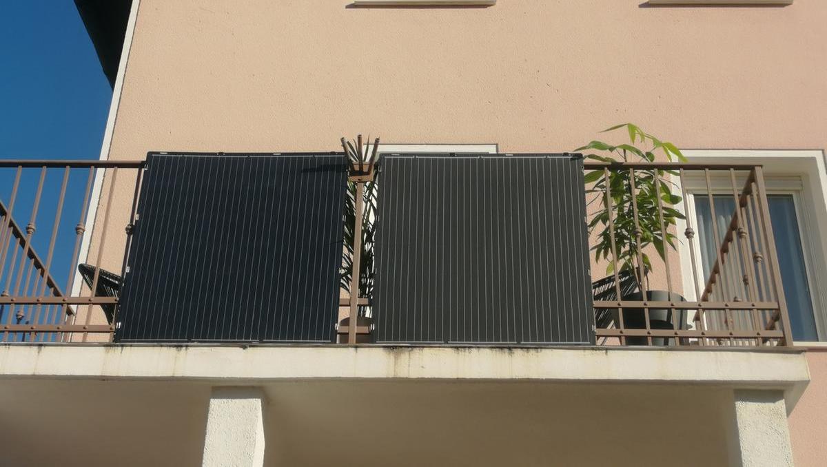 Februarja prihajajo balkonske fotovoltaike. Koliko stanejo, kam jih lahko postavimo?