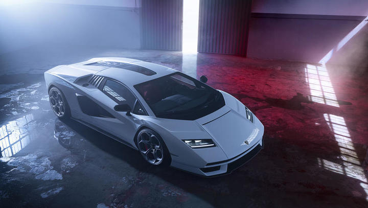 Lamborghini countach: vrnitev legende ali zgolj priložnostno lovljenje milijonov