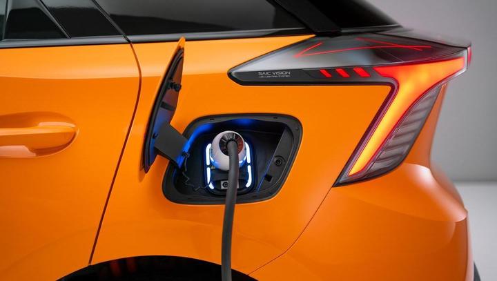 Eko sklad zvišal subvencijo za električne avte, najvišja je 6.500 evrov Eko sklad zvišal subvencijo za električne avte, najvišja je 6.500 evrov